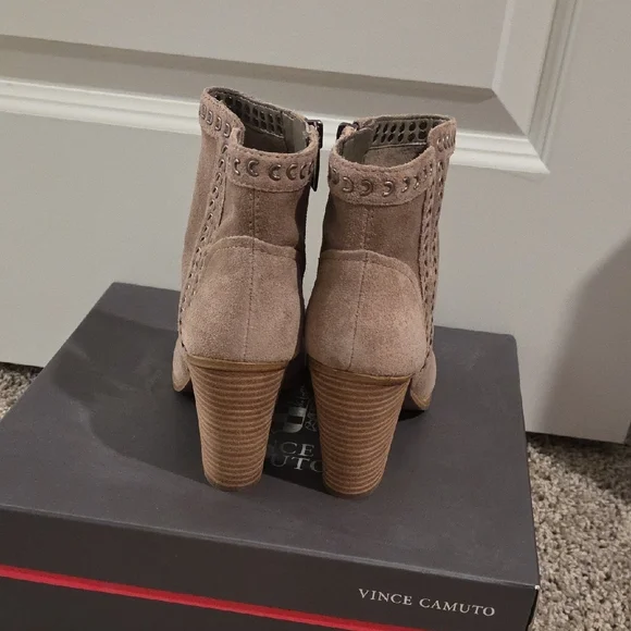 Vince Camuto Tan Ankle Boots - Picture 4 of 10